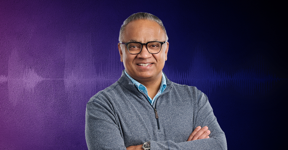 Anudeep Parhar 站立于渐变背景前